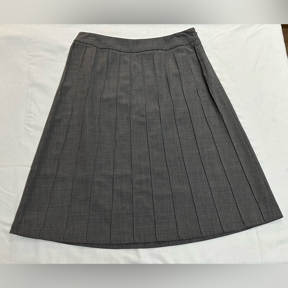 Ann Taylor - Gray Pleated Skirt
